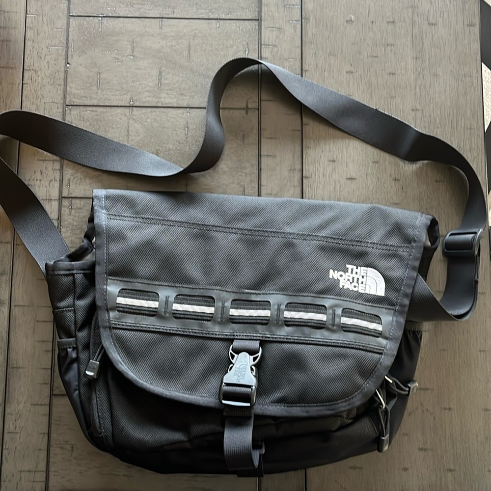 Small north face bag/satchel